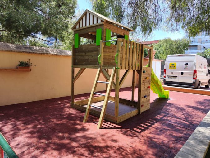 Ejemplo instalación parque infantil MASGAMES LOLLIPOP HORECA con suelo de caucho losetas de puzle